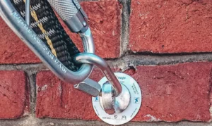 Eye bolts installation and periodic checks